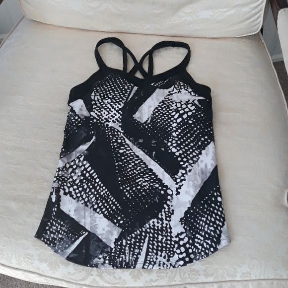 Lululemon free flowing static mist  tank - Picture 3 of 8